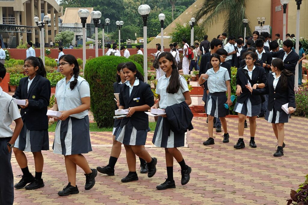 उच्च शिक्षा में हो विषयों का संगम, एकीकृत पाठ्यक्रम के लिए एक नए सोच वाली वैश्विक पहल जरूरी